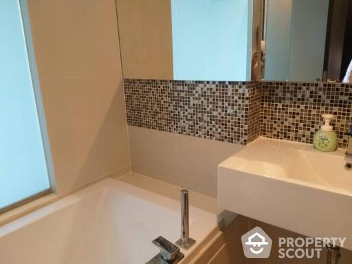 1-BR Condo at Rhythm Sukhumvit 44/1 near BTS Phra Khanong