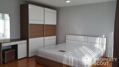 2-BR Condo at Supalai Place Sukhumvit 39 near BTS Phrom Phong (ID 512810)