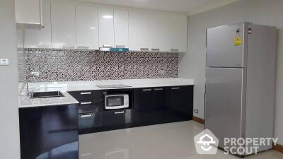 2-BR Condo at Supalai Place Sukhumvit 39 near BTS Phrom Phong (ID 512810)