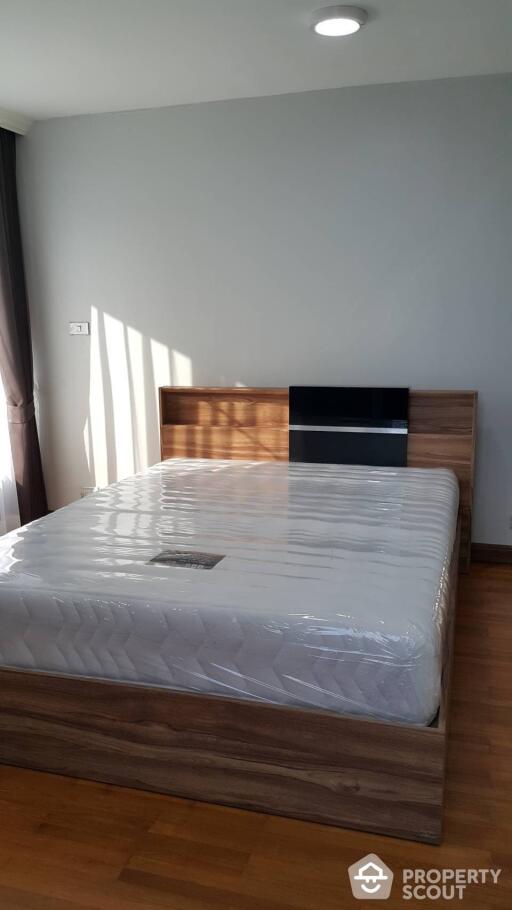 2-BR Condo at Supalai Place Sukhumvit 39 near BTS Phrom Phong (ID 512810)