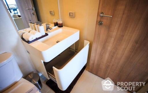 1-BR Condo at Condolette Midst Rama 9 near MRT Phra Ram 9