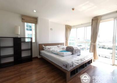 2-BR Condo at Pg Rama 9 near MRT Phra Ram 9 (ID 511938)