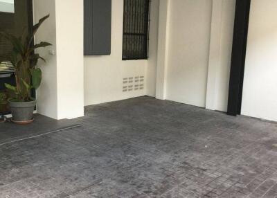 2-BR Townhouse near BTS Phrom Phong (ID 515485)