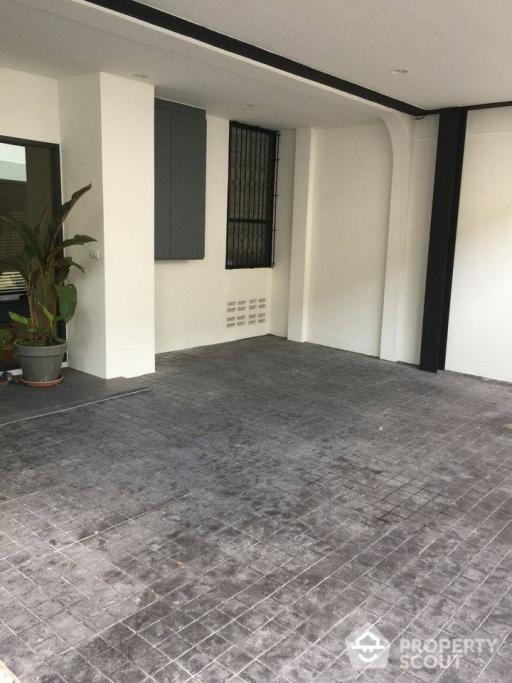 2-BR Townhouse near BTS Phrom Phong (ID 515485)