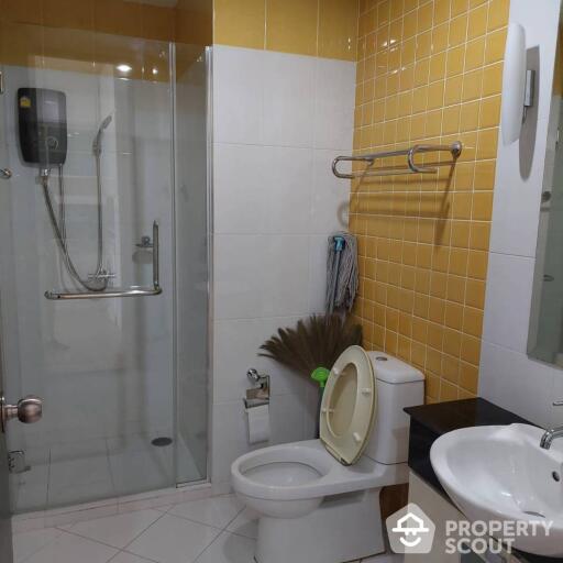 2-BR Condo at Citi Smart Sukhumvit 18 near BTS Asok