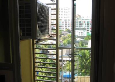 1-BR Condo at Hive Sukhumvit 65 near BTS Ekkamai