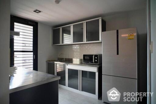 3-BR Apt. near MRT Phetchaburi (ID 512240)