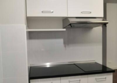 1-BR Apt. near MRT Phetchaburi (ID 512241)