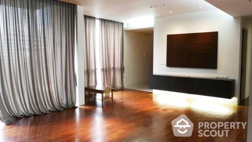 2-BR Condo at Domus Condominium near BTS Asok