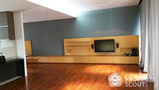 2-BR Condo at Domus Condominium near BTS Asok