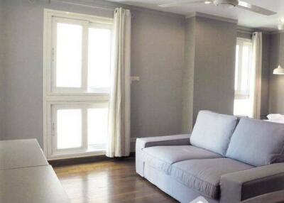 1-BR Condo at Baan Siri Sathorn Yenakard Condominium near MRT Khlong Toei