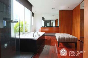 4-BR Condo at Panburi Condo near BTS Surasak (ID 514766)