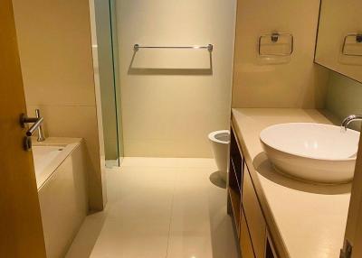 2-BR Condo at Domus Condominium near BTS Asok