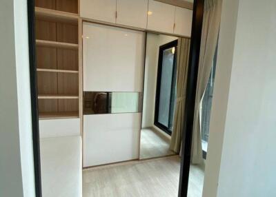 1-BR Condo at Life Asoke near ARL Makkasan (ID 415649)