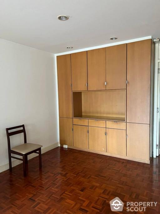 2-BR Condo at Prasanmit Condominium near BTS Asok