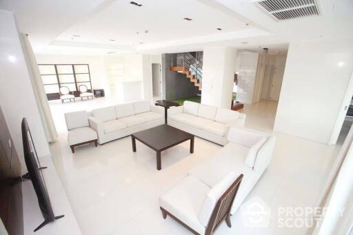 4-BR Apt. near BTS Phloen Chit