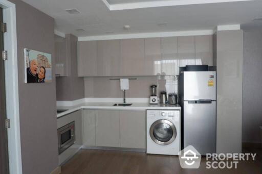 1-BR Condo at Dazzle Condo Sukhumvit 7 near BTS Nana