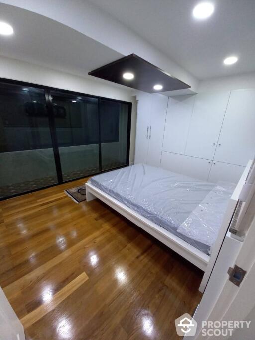 2-BR Condo at President Park View Towers near MRT Queen Sirikit National Convention Centre