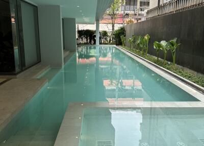 For RENT : Piya Apartment Sukhumvit 15 / 3 Bedroom / 3 Bathrooms / 142 sqm / 95000 THB [R11812]