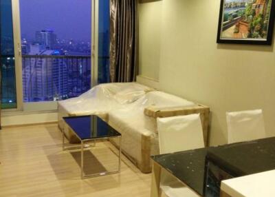 1-BR Condo at Rhythm Sathorn near BTS Saphan Taksin