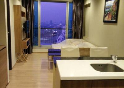 1-BR Condo at Rhythm Sathorn near BTS Saphan Taksin