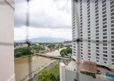 Studio Room : 13th floor Riverside Condominium