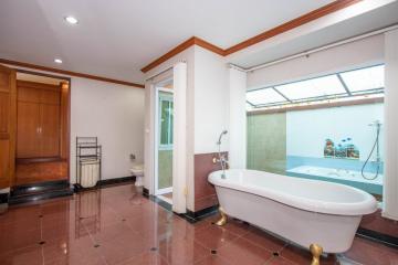 6 Bedroom Lanna Style House at Laddarom Elegance Payap Chiang Mai