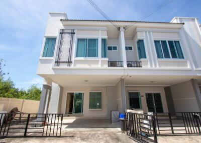 3 Bedroom unfurnished townhouse for sale