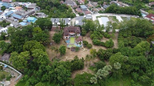 Redevelopment potential : House with 11-3-92 Rai of land at Baan Waen,