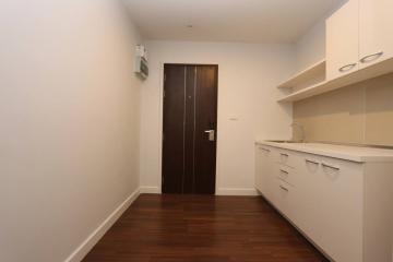 Part furnished 1 bed condo : Punna Oasis