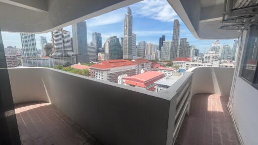 Large Apartment Huge Balcony