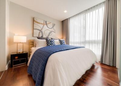 Brand New One Bedroom Condominium for Sale near 2 lines of Sky Train with special promotion !