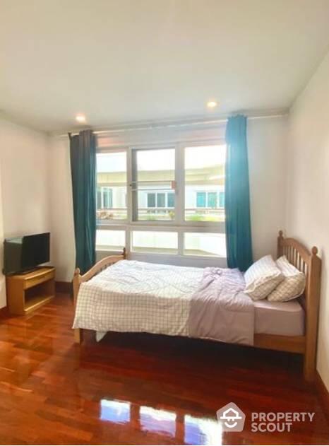 2-BR Condo at Baan Siri Sathorn Yenakard Condominium near MRT Khlong Toei