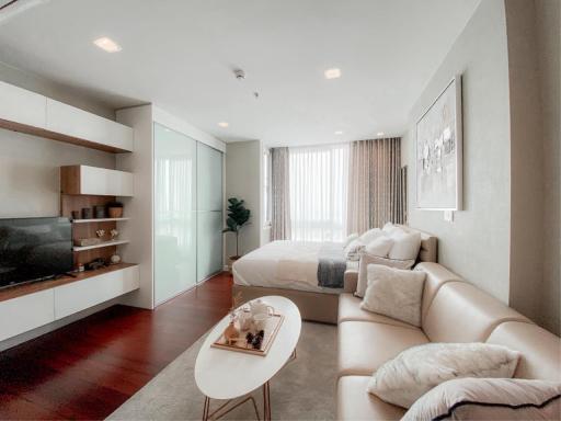 Brand New Studio Condominium for Sale near 2 lines of Sky Train with special promotion !