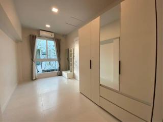 Luxury Minimalist Rental: 150,000 Baht/month ($4,500 USD/month)/ Sale 30,000,000