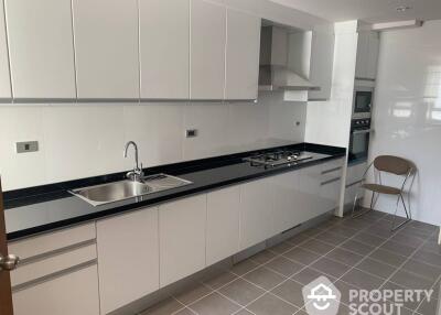 2-BR Apt. near BTS Chong Nonsi