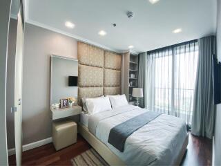 Brand New 2 bedrooms Condominium for Sale near 2 lines of Sky Train with special promotion !