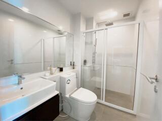 Brand New 2 bedrooms Condominium for Sale near 2 lines of Sky Train with special promotion !