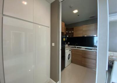 Brand New 2 bedrooms Condominium for Sale near 2 lines of Sky Train with special promotion !
