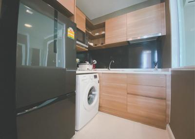 Brand New 2 bedrooms Condominium for Sale near 2 lines of Sky Train with special promotion !