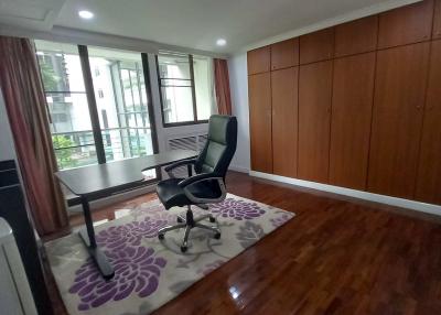 For SALE : Supalai Place / 3 Bedroom / 3 Bathrooms / 445 sqm / 32000000 THB [10886663]