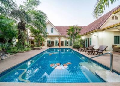 Urgently selling at a loss, only 11 million baht left, pool villa house Thai Bali Style, Huay Yai, Pattaya