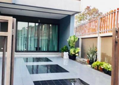 Sale, rent, 3-storey townhome, ready-to-move-in house behind the floating market 4, Pattaya