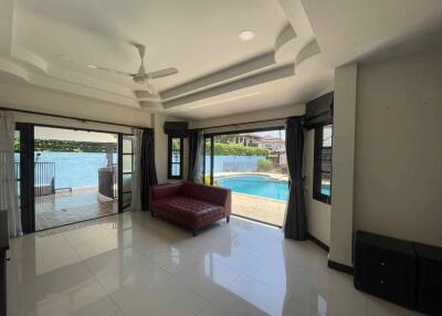 luxury pool villa Great location, not far from Sukhumvit Road, Ban Amphur, Sattahip, Chonburi