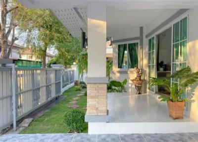 Modern style detached house, special price Banglamung 25, Rong Poh, Pattaya