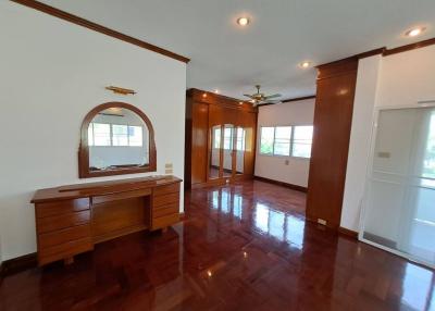 Beautiful house for sale in the project, special price, on the edge of Mab Prachan Basin, Pattaya.