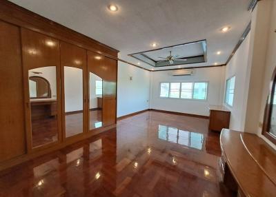 Beautiful house for sale in the project, special price, on the edge of Mab Prachan Basin, Pattaya.