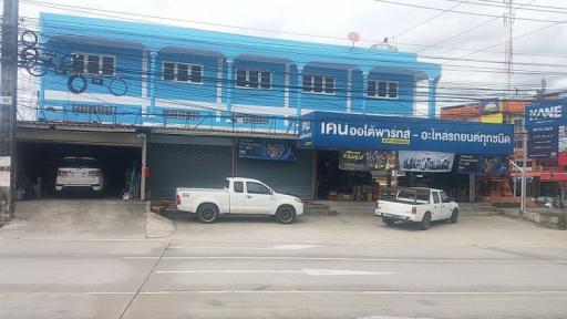 Commercial building for sale, 6 booths, next to Highway 36, Nikhom Phatthana, Rayong.