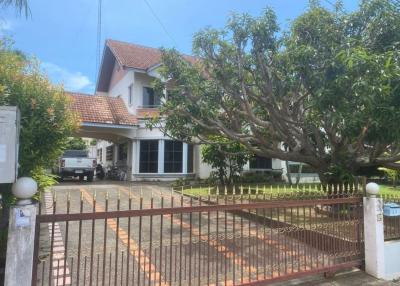 Good house for sale, quality price, very good atmosphere (corner house) Mab Prachan Basin, Pattaya