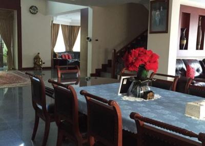 Beautiful house, golden location on Pratumnak Hill, only 5 minutes walk to the sea, special price.